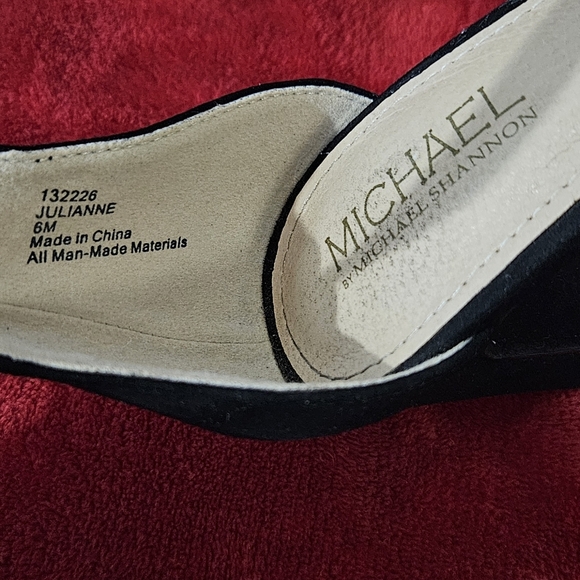 Michael Shannon Julianne Black Suede Crisscross Block Heel Sandals - Size 6M - Picture 6 of 7